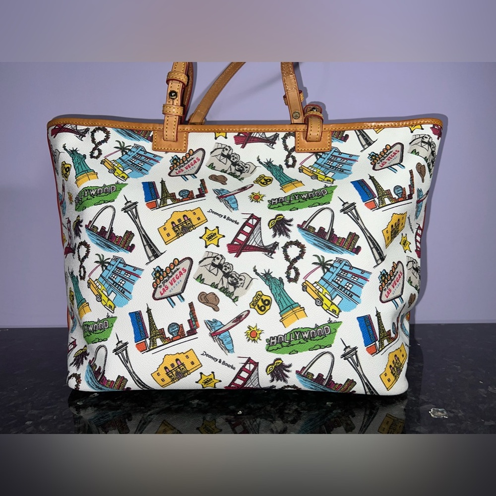 HTF Sold Out Dooney & Bourke Americana Landmark Tote - Picture 4 of 12
